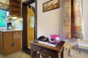 Fridge, microwave, stovetop, coffee/tea maker