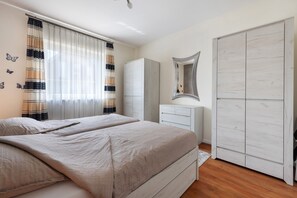 2 chambres, fer et planche à repasser, Wi-Fi gratuit, draps fournis
