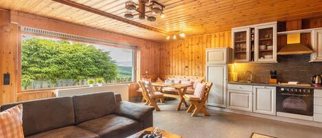 TV, fireplace, stereo