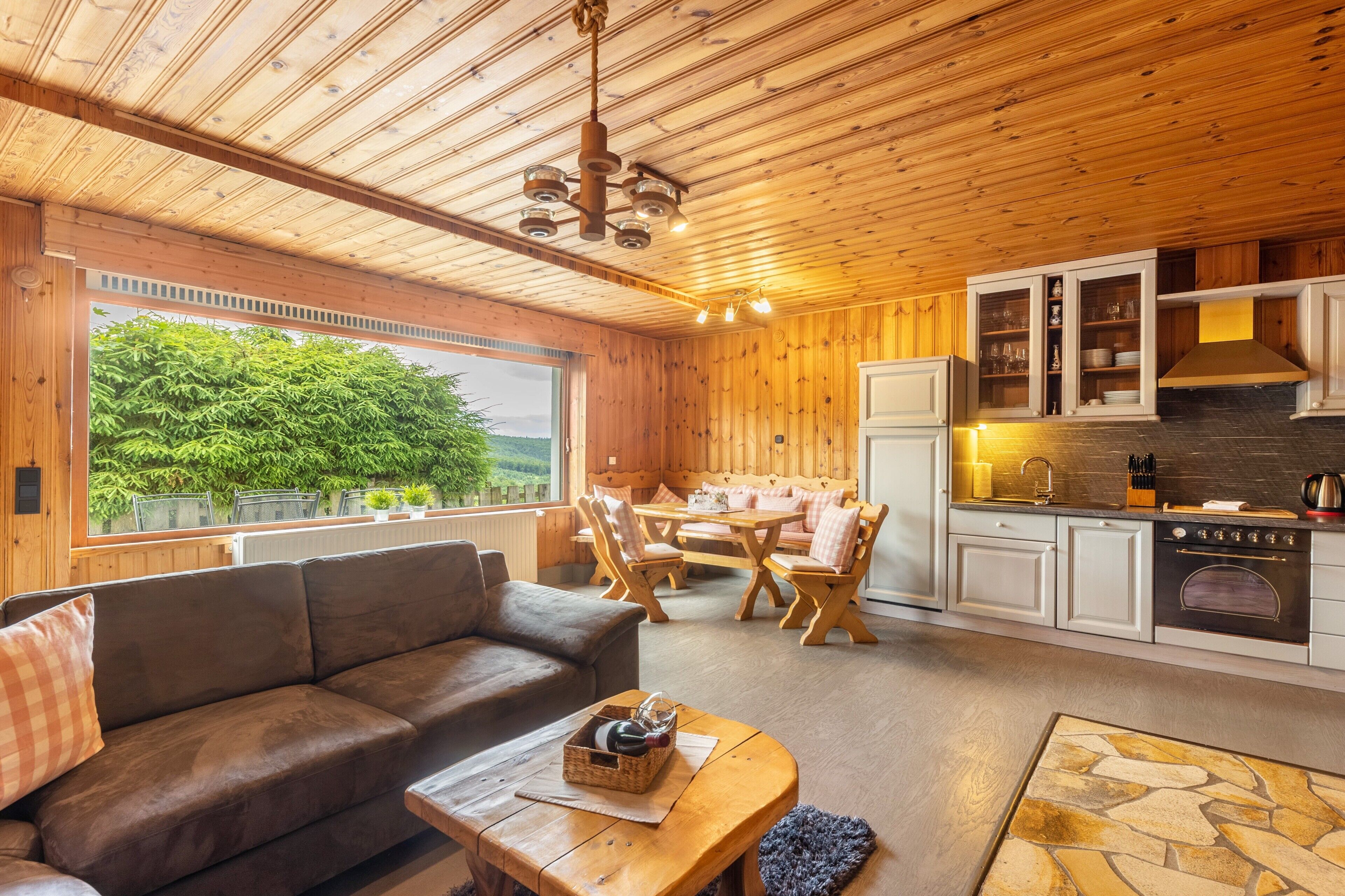 TV, fireplace, stereo