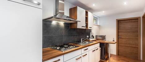 Fridge, microwave, oven, stovetop