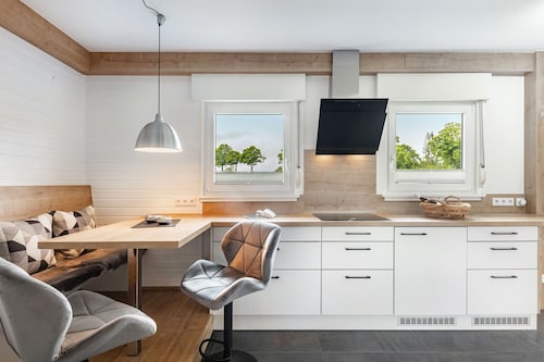 Ferienwohnung 'Schanze 20' mit Bergblick, Gemeinschaftsterrasse und Wi-Fi