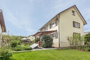 Exterior - Holiday Apartment 'K5' with Private Terrace, Shared Garden and Wi-Fi (Wehr)