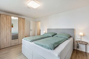 1 bedroom, free WiFi, bed sheets - Holiday Apartment 'K5' with Private Terrace, Shared Garden and Wi-Fi (Wehr)