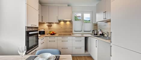 Fridge, microwave, oven, stovetop