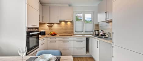 Fridge, microwave, oven, stovetop