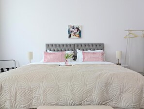 3 bedrooms, free WiFi, bed sheets - Apartment 'Grand Deluxe' with Shared Terrace, Balcony and Wi-Fi (Görlitz)