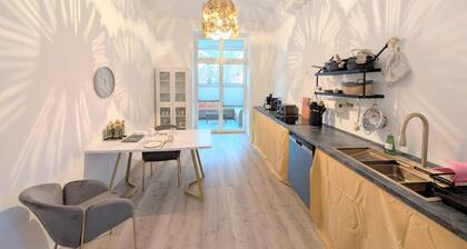 Apartment 'Grand Deluxe' with Shared Terrace, Balcony and Wi-Fi