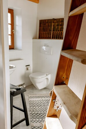 Shower, hair dryer, towels - Apartment 'Nordsee' with Private Pool, Private Terrace and Private Garden (Wangerland)