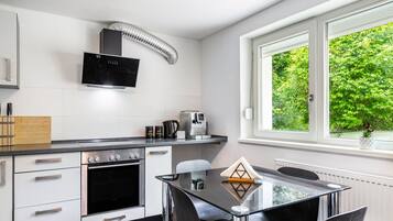 KĂŒhlschrank, Mikrowelle, Ofen, Herdplatte