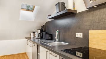 KĂŒhlschrank, Mikrowelle, Ofen, Herdplatte