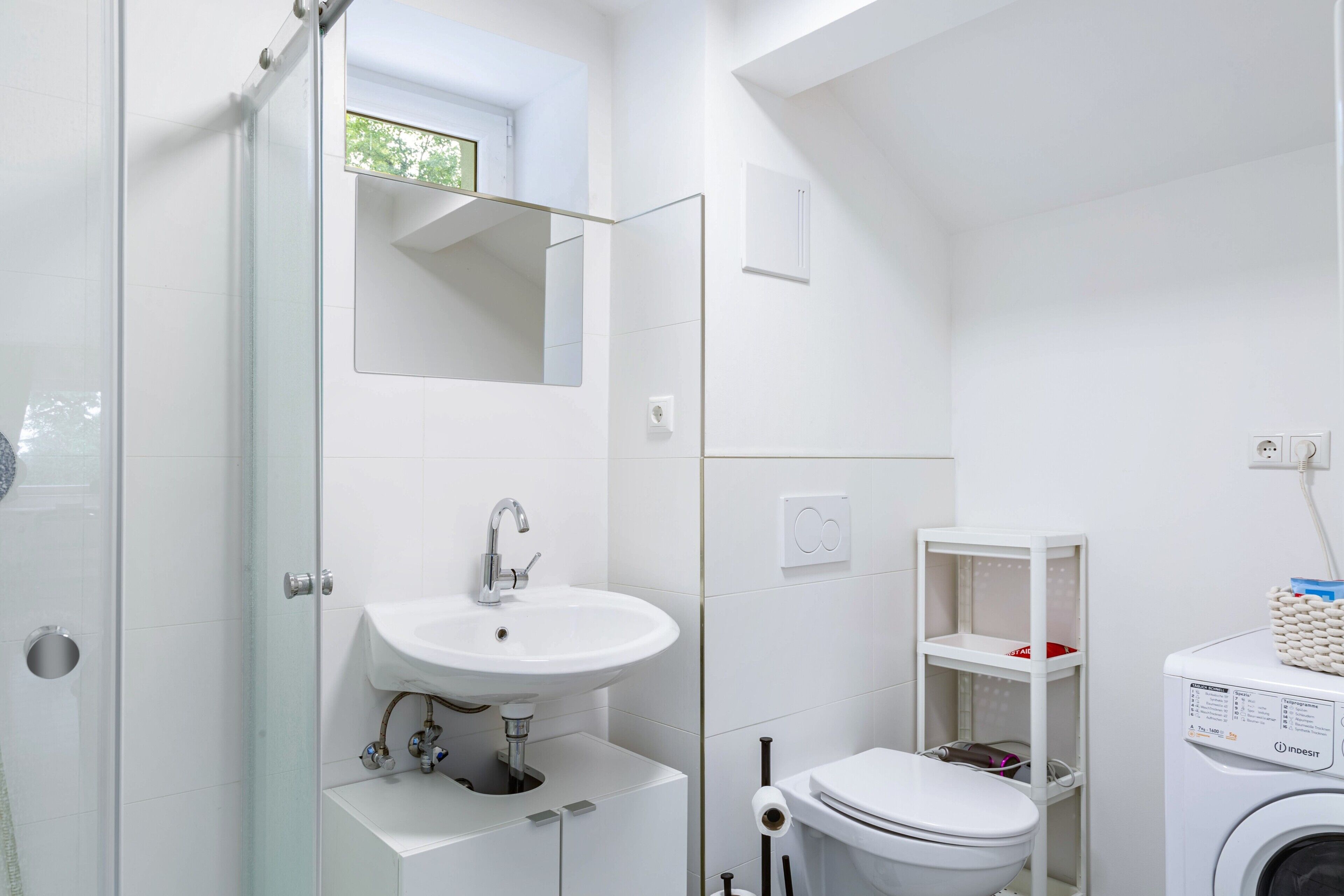 Dusche, Haartrockner, Handtücher