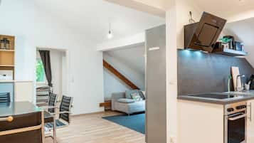 Refrigerador, microondas, horno, placa de cocina