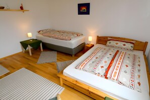 2 bedrooms, free WiFi, bed sheets - Apartment 'Jachmann, 80qm' with Private Terrace, Private Garden and Wi-Fi (Schönwald)