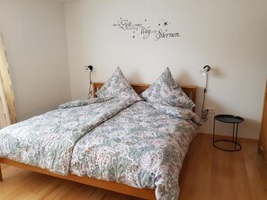 1 chambre, fer et planche à repasser, accès au Wi-Fi (inclus)