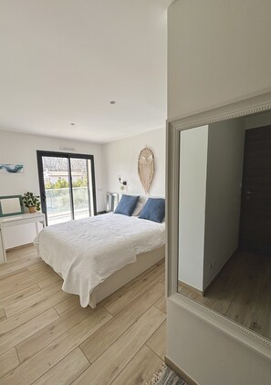 4 Schlafzimmer, Bügeleisen/Bügelbrett, WLAN, Bettwäsche