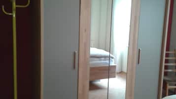 1 bedroom, iron/ironing board, free WiFi