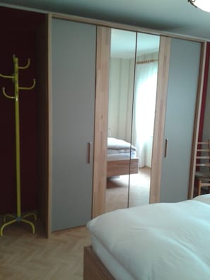 1 slaapkamer, een strijkplank/strijkijzer, gratis wifi