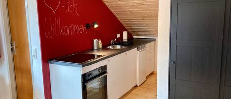 冷蔵庫、オーブン、コンロ、コーヒー / ティーメーカー