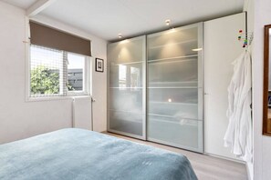 2 bedrooms, iron/ironing board, free WiFi