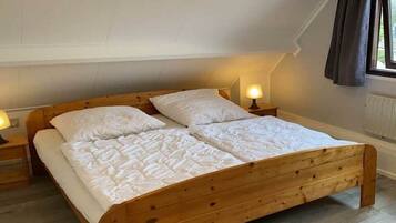 3 bedrooms, iron/ironing board, free WiFi
