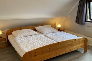 3 bedrooms, iron/ironing board, free WiFi