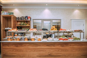 Free daily buffet breakfast - SILK ROAD EMPIRE HOTEL (Samarkand)
