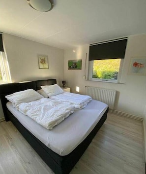 2 habitaciones, tabla de planchar con plancha y wifi gratis 