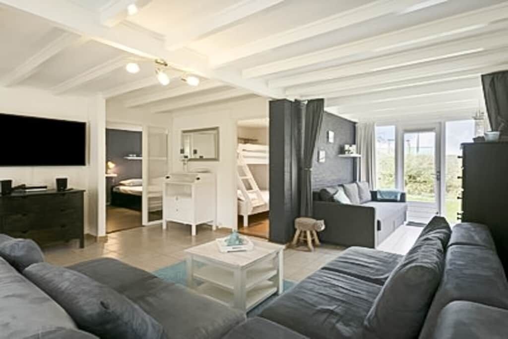 2 bedrooms, iron/ironing board, free WiFi