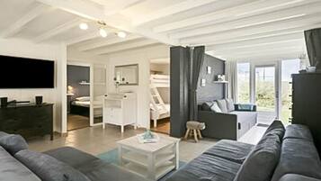 2 bedrooms, iron/ironing board, free WiFi