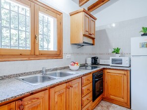 Fridge, microwave, oven, cookware/dishes/utensils