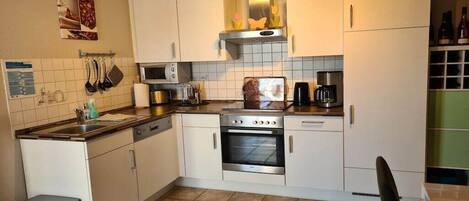 Frigorífic, microones, forn i placa de cuina