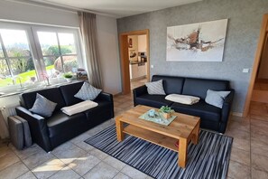 Smart TV, DVD player, books, stereo