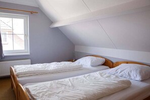 3 bedrooms, iron/ironing board, free WiFi