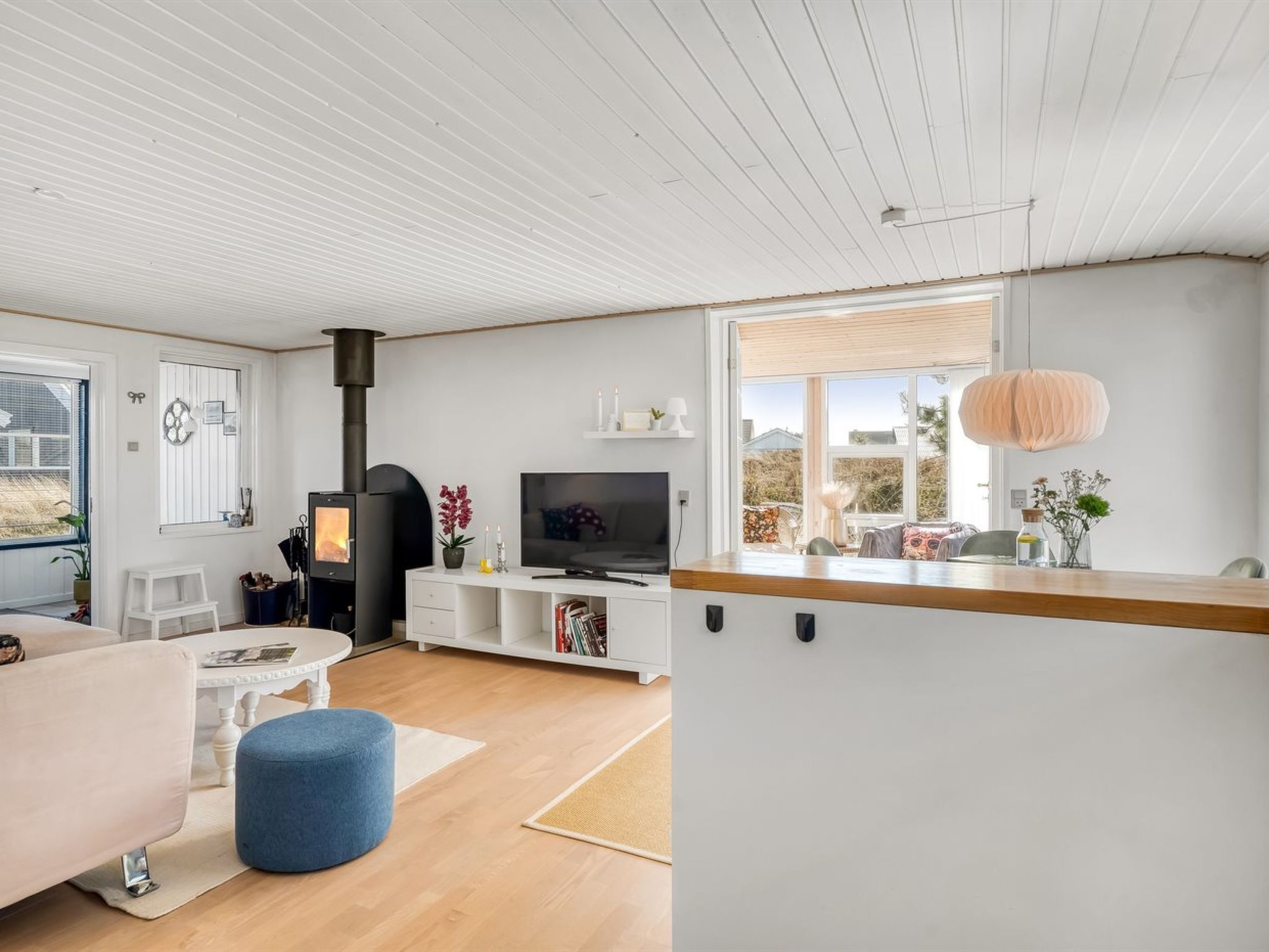 Télévision, cheminée