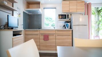 Réfrigérateur, micro-ondes, plaque de cuisson, cafetiÚre/bouilloire