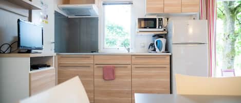 Réfrigérateur, four à micro-ondes, surface de cuisson, cafetiÚre-théiÚre