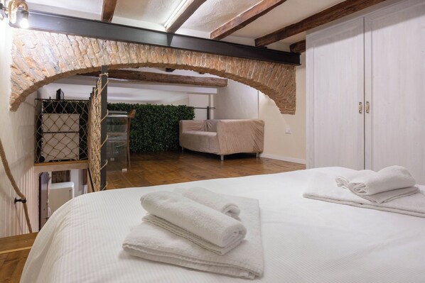 1 bedroom, travel cot, free WiFi