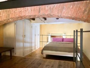 1 bedroom, travel crib, free WiFi