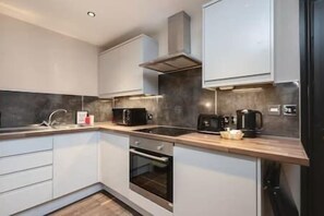 Fridge, microwave, oven, stovetop - Studio by the Sea (close proximity to beach front & centre of town) (Brighton and Hove)