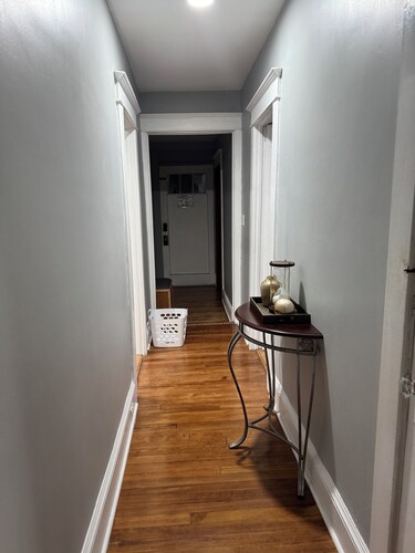  3bedroom apartment in Teaneck with AC, WiFi, 12 miles from Times Square NYC.