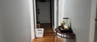  3bedroom apartment in Teaneck with AC, WiFi, 12 miles from Times Square NYC.