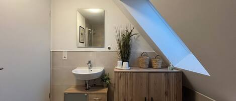 Shower, hair dryer, towels, toilet paper