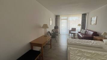 1 chambre, bureau, accĂšs Internet, draps fournis