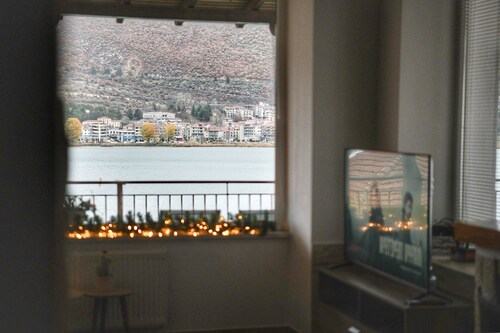 Ένα ζεστό κατάλυμμα με καταπληκτική θέα και τζάκι σε ιδανική τοποθεσία !!!