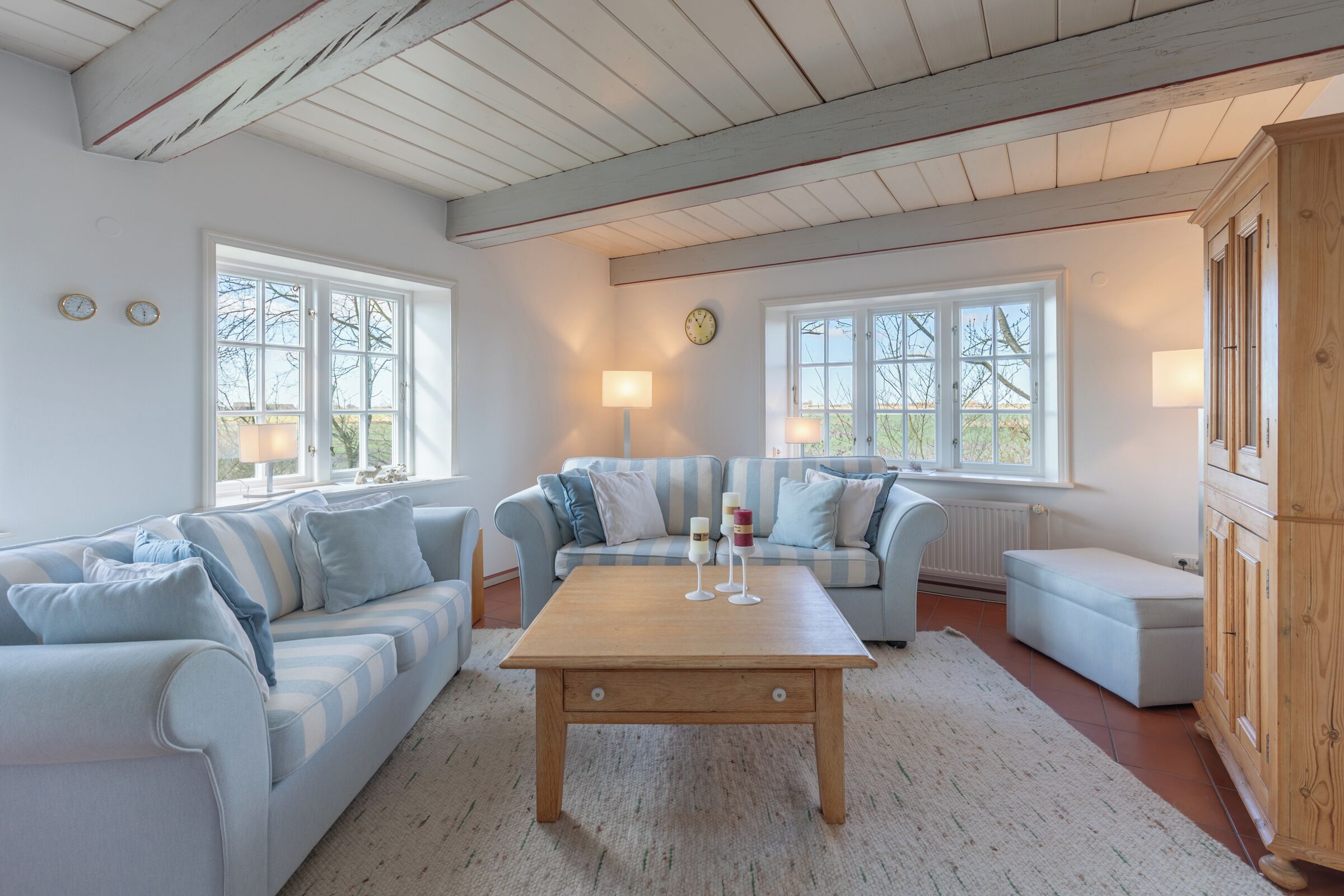 TV, fireplace, stereo