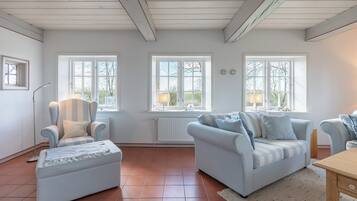 TV, fireplace, stereo