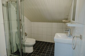 Shower, hair dryer, towels - Spacious 4-bedroom apartment 2 km from Eagle beach - Dream Suites Aruba (Noord)