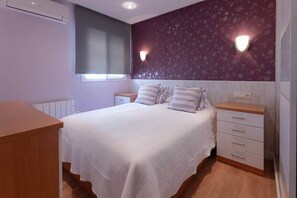 3 室のベッドルーム、デスク、アイロン / アイロン台、WiFi (無料)