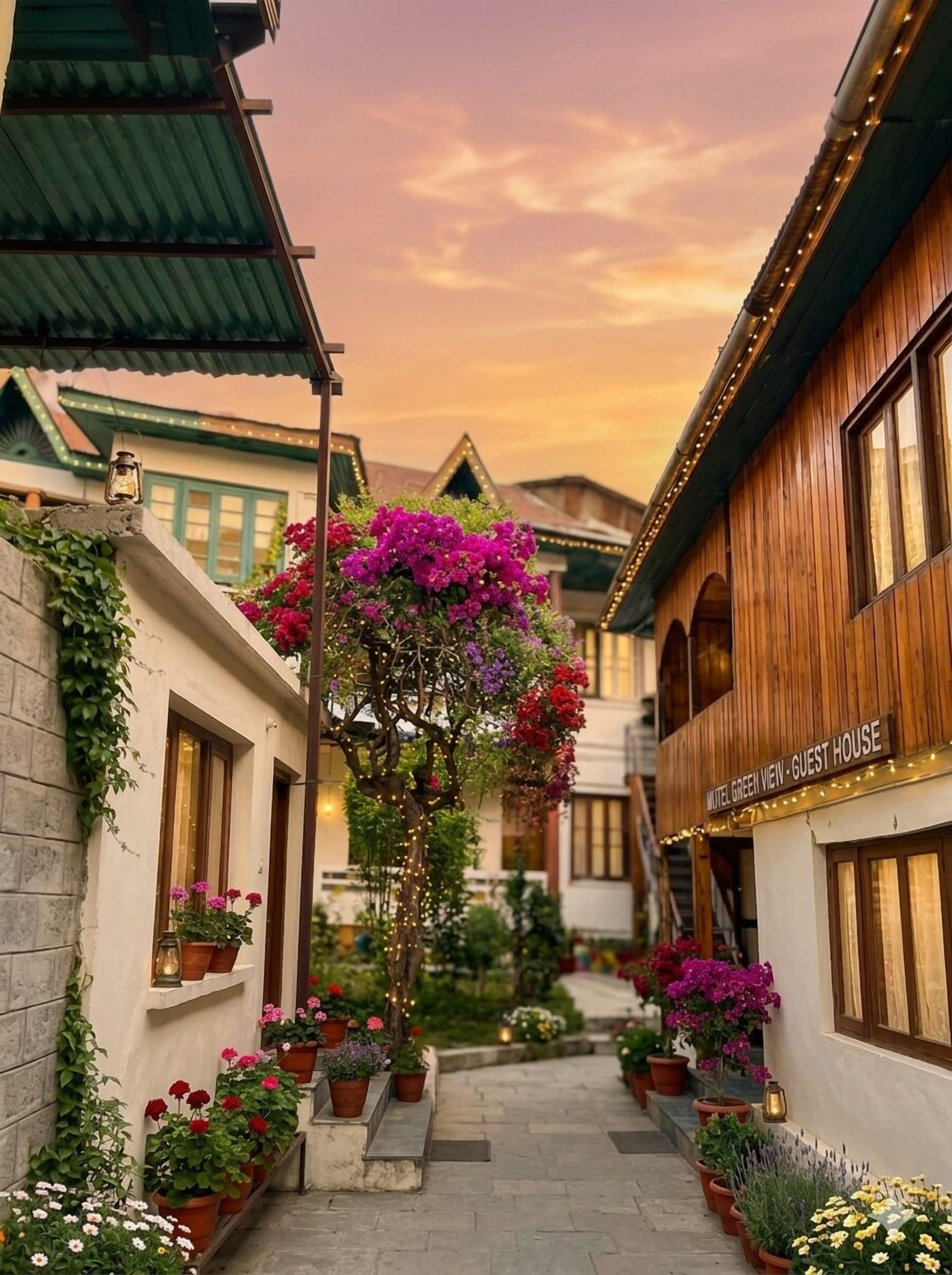 Mặt tiền nơi lưu trú